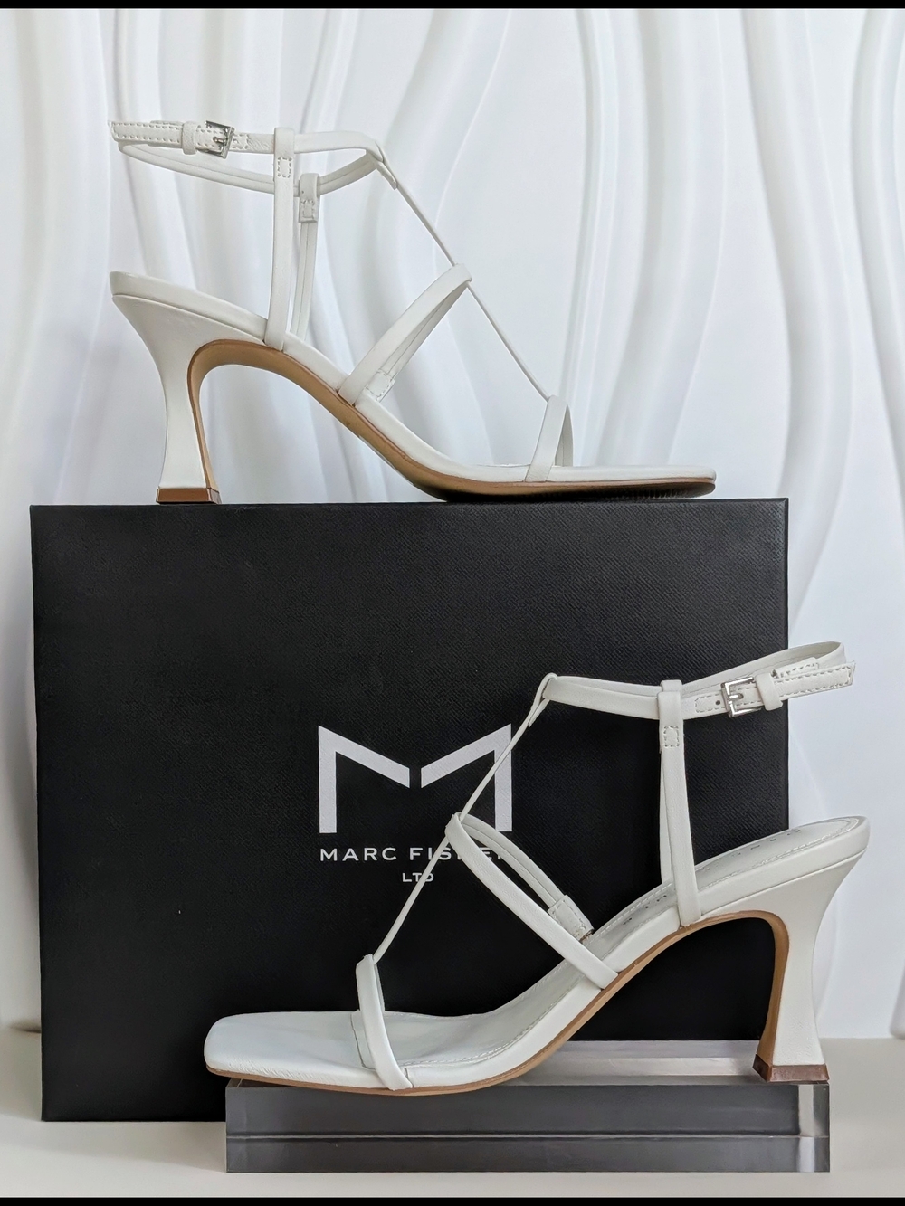 NIB Marc Fisher LTD Dennie Ankle Strap Sandals Ivory Size 8
